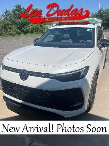 2025 Volkswagen Tiguan 2.0T SE R-Line Black for sale in Stevens Point, WI
