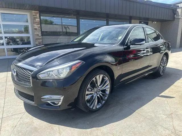 2019 INFINITI Q70 3.7X LUXE for sale in Somerset, WI