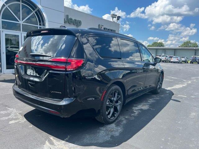 2027 Chrysler Pacifica Limited