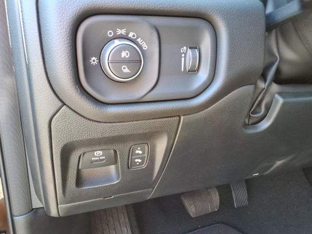 2025 Ram 1500 Big Horn Crew Cab 4x4 5'7" Box