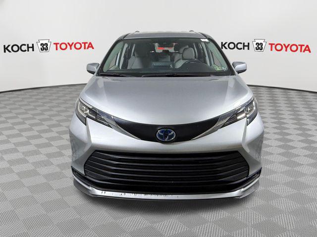 2023 Toyota Sienna LE