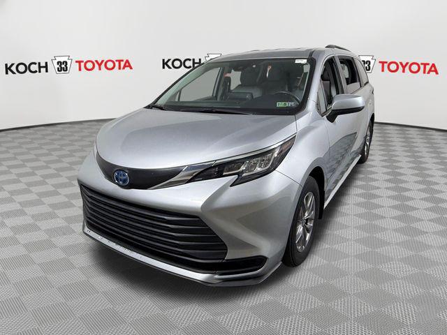2023 Toyota Sienna LE