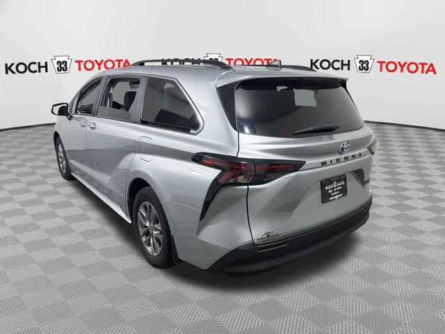 2023 Toyota Sienna LE