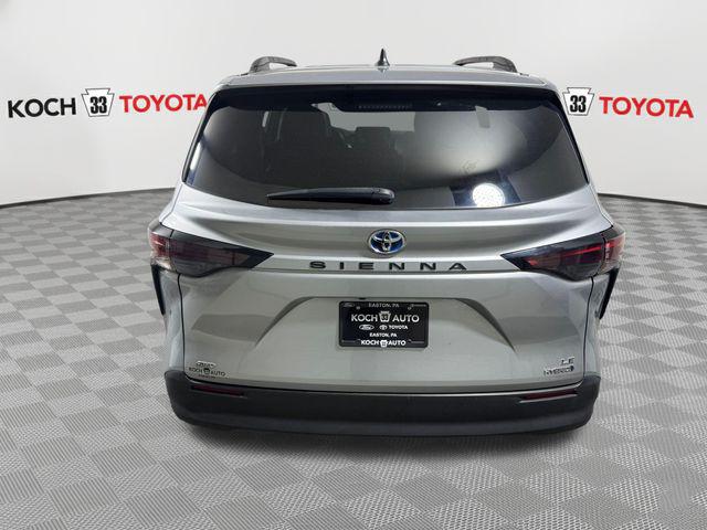 2023 Toyota Sienna LE