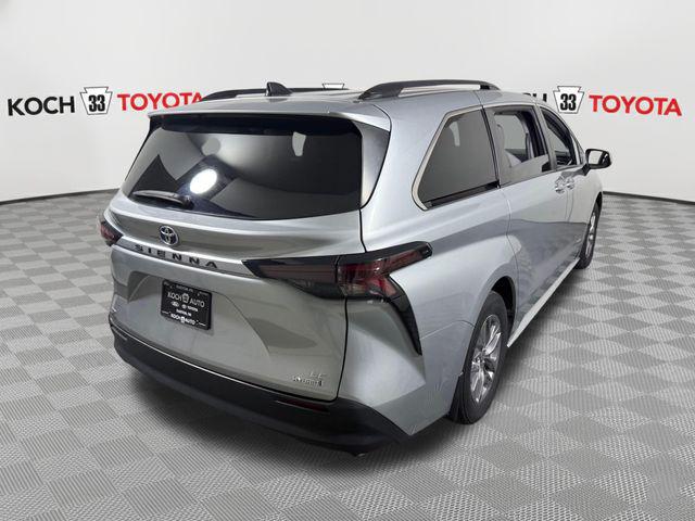 2023 Toyota Sienna LE
