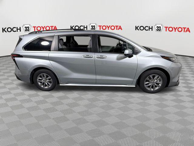 2023 Toyota Sienna LE