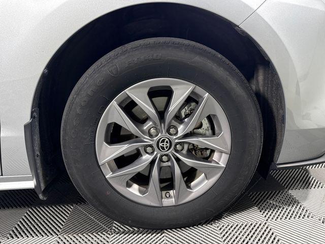 2023 Toyota Sienna LE