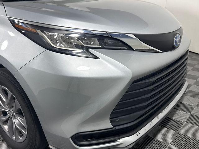2023 Toyota Sienna LE