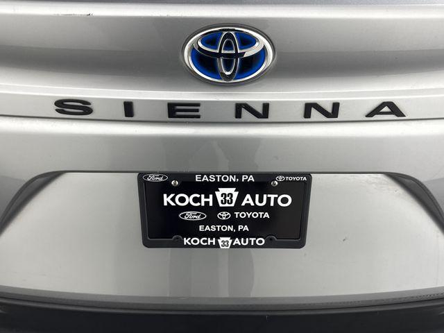 2023 Toyota Sienna LE