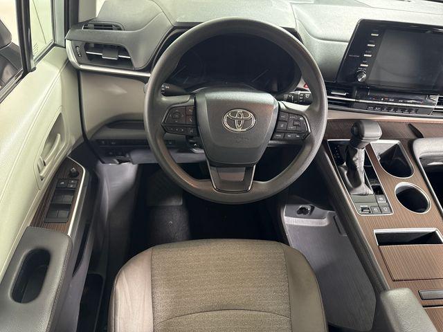 2023 Toyota Sienna LE