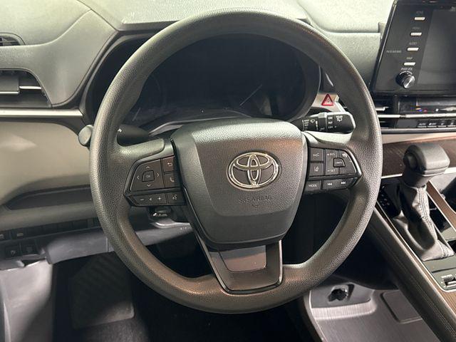 2023 Toyota Sienna LE