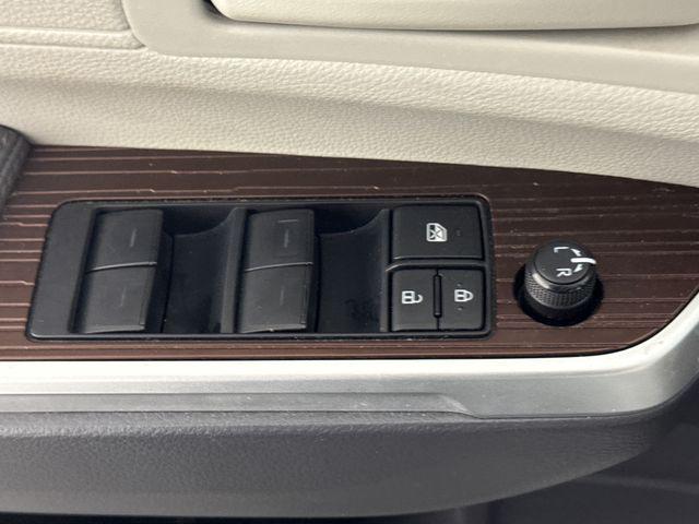 2023 Toyota Sienna LE