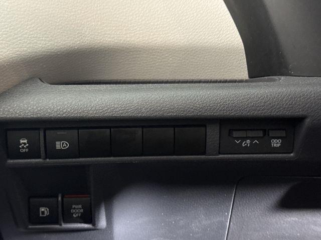 2023 Toyota Sienna LE