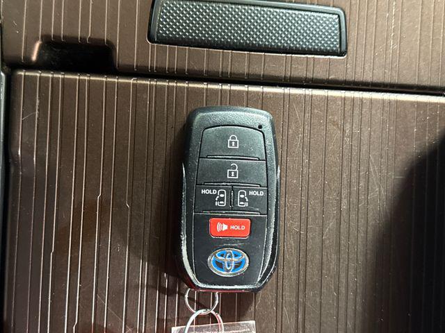 2023 Toyota Sienna LE