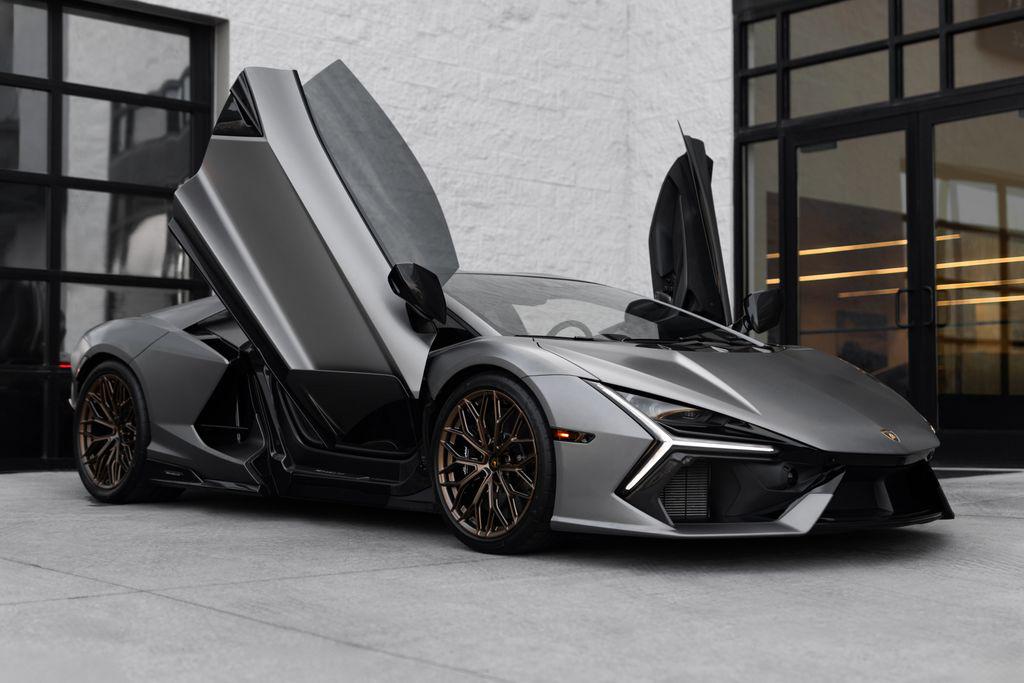 /2025 Lamborghini Revuelto