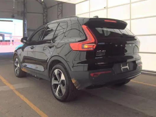2023 Volvo XC40 B5 Plus Dark Theme