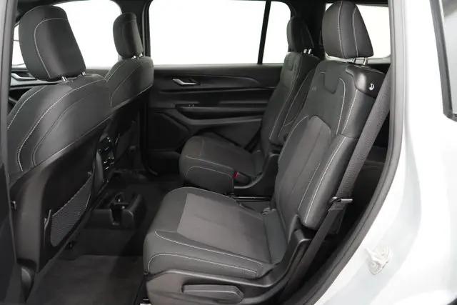 2024 Jeep Grand Cherokee L Laredo X 4x4