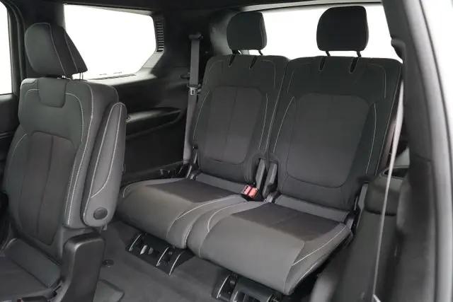 2024 Jeep Grand Cherokee L Laredo X 4x4