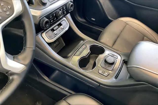 2023 GMC Acadia AWD SLT