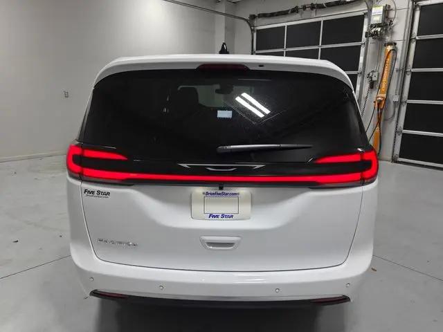 2027 Chrysler Pacifica Select