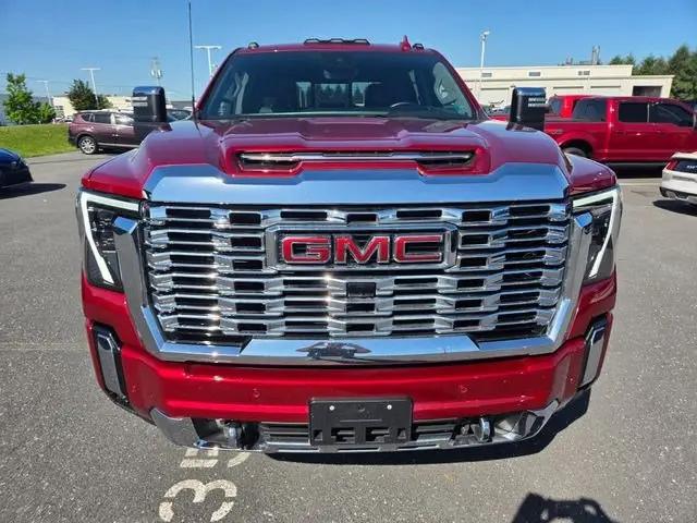 2024 GMC Sierra 2500HD 4WD Crew Cab Standard Bed Denali
