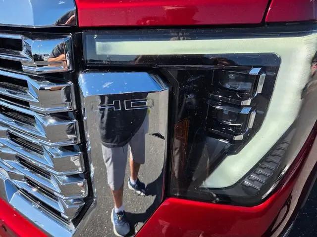 2024 GMC Sierra 2500HD 4WD Crew Cab Standard Bed Denali