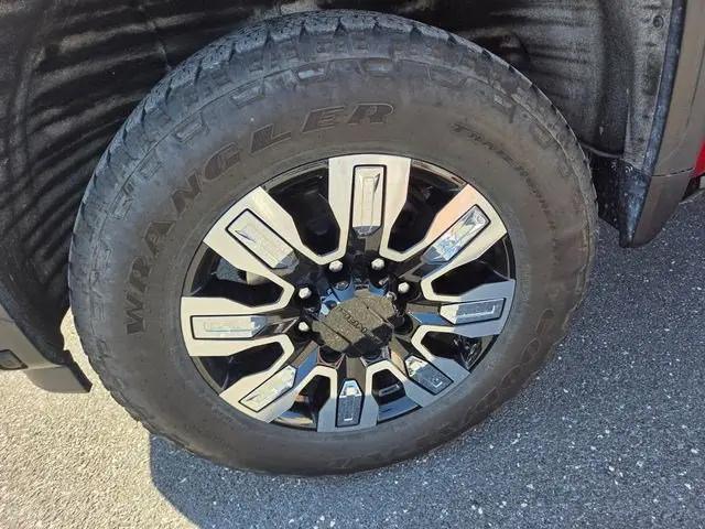 2024 GMC Sierra 2500HD 4WD Crew Cab Standard Bed Denali