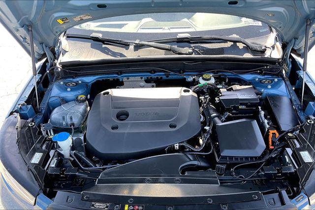2024 Volvo XC40 B5 Core