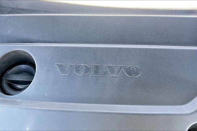 2024 Volvo XC40 B5 Core