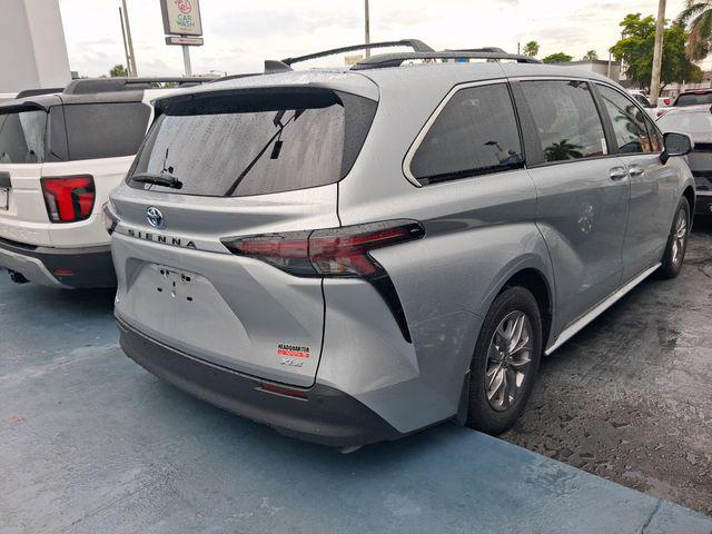 2025 Toyota Sienna XLE