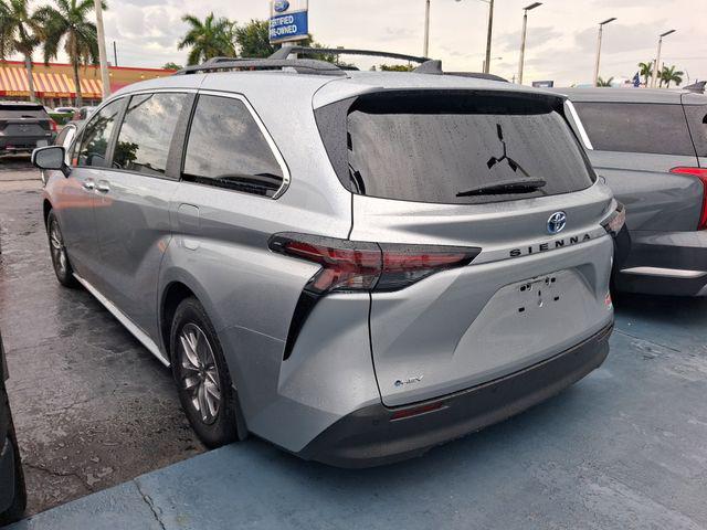 2025 Toyota Sienna XLE