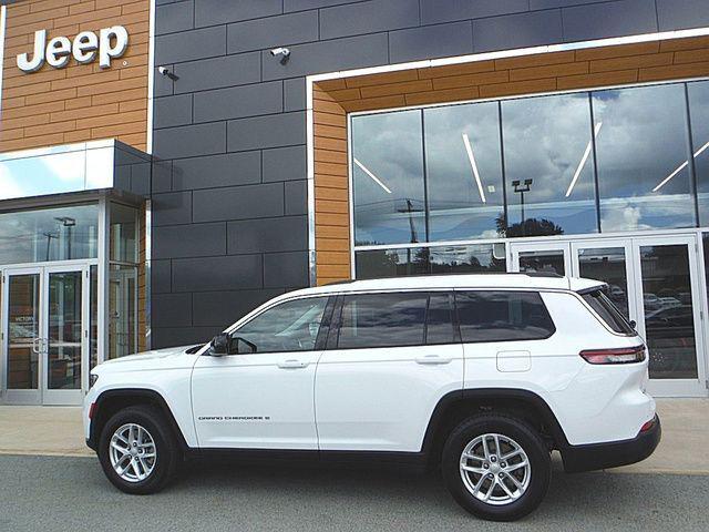 2023 Jeep Grand Cherokee L Laredo 4x4 2023 Jeep Grand Cherokee L Laredo 4x4