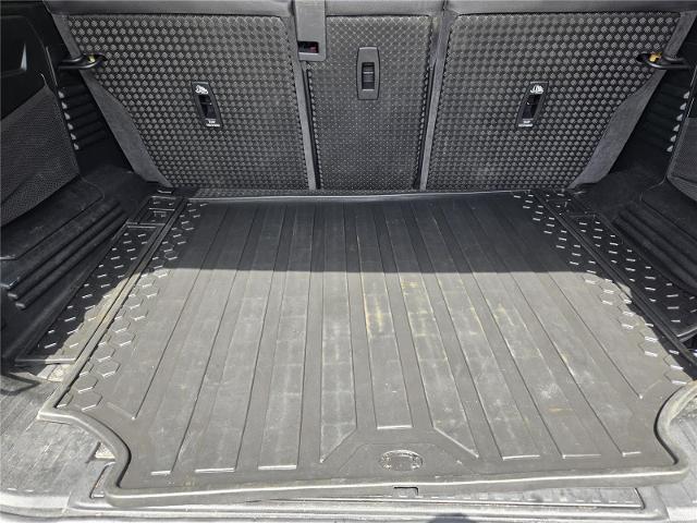 2020 Land Rover Defender 110 SE
