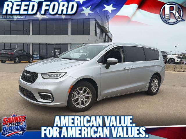 2023 Chrysler Pacifica Touring L for sale in Harrisonville, MO