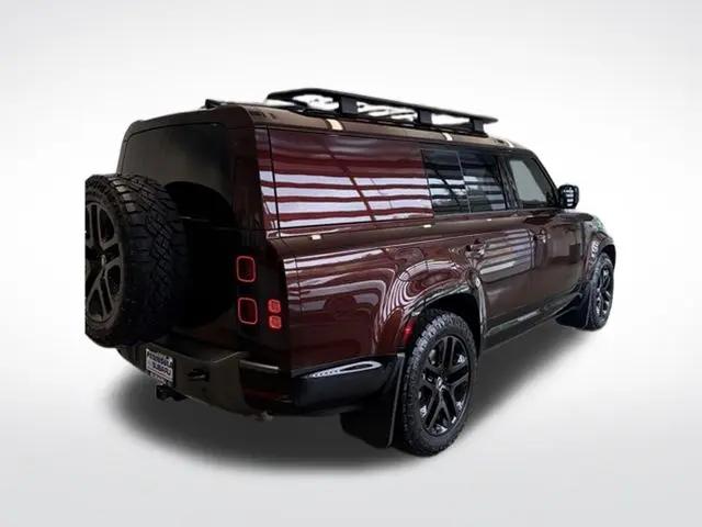 2025 Land Rover Defender 130 P400 Outbound