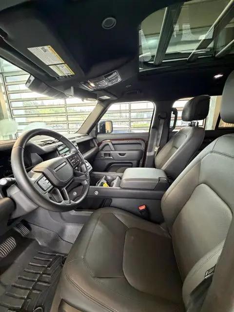 2025 Land Rover Defender 130 P400 Outbound