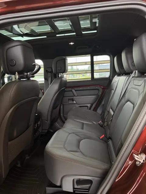 2025 Land Rover Defender 130 P400 Outbound