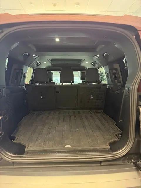 2025 Land Rover Defender 130 P400 Outbound