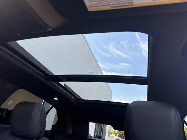 2023 Cadillac XT4 AWD Premium Luxury