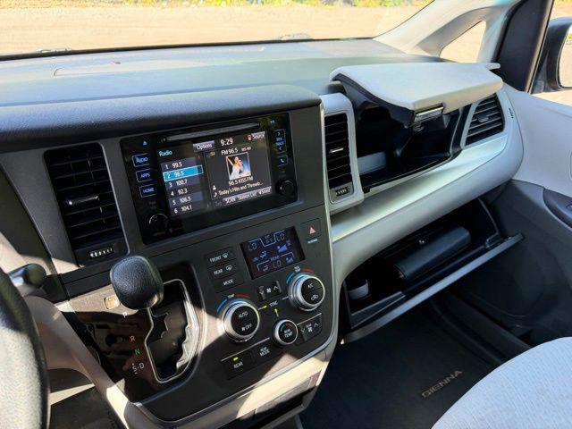 2015 Toyota Sienna LE