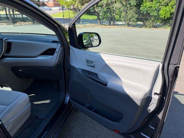 2015 Toyota Sienna LE