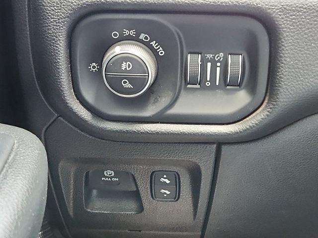 2019 Ram 1500 Big Horn/Lone Star Crew Cab 4x4 5'7" Box