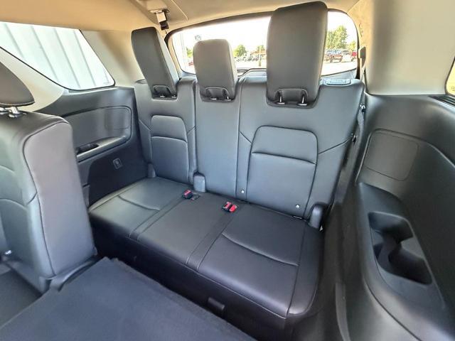 2025 Nissan Pathfinder SL FWD