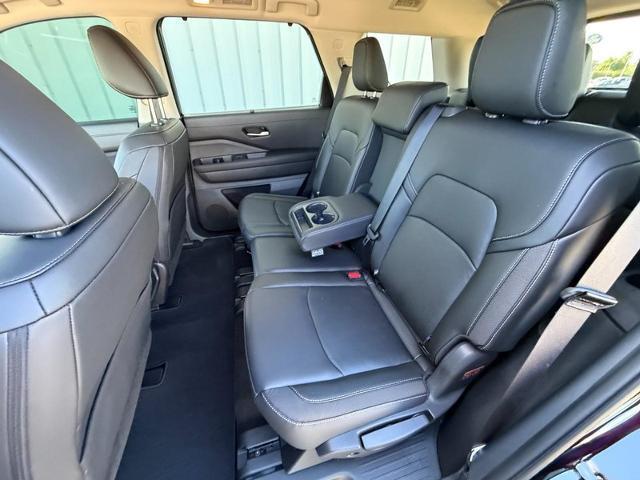 2025 Nissan Pathfinder SL FWD