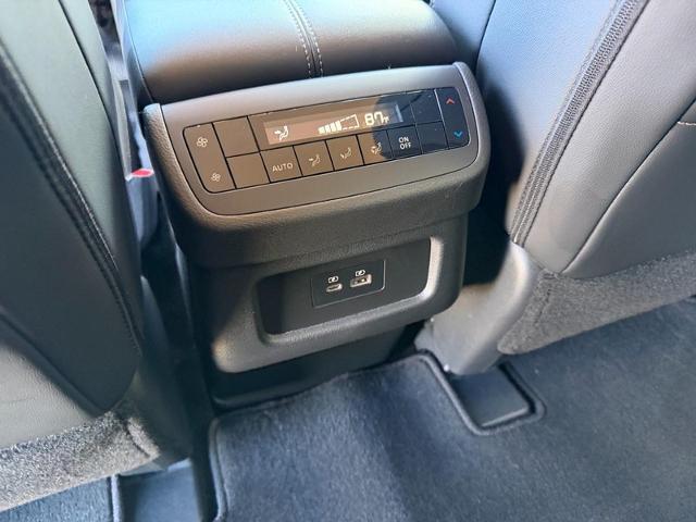 2025 Nissan Pathfinder SL FWD