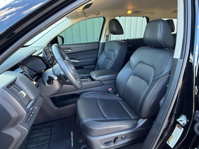 2025 Nissan Pathfinder SL FWD