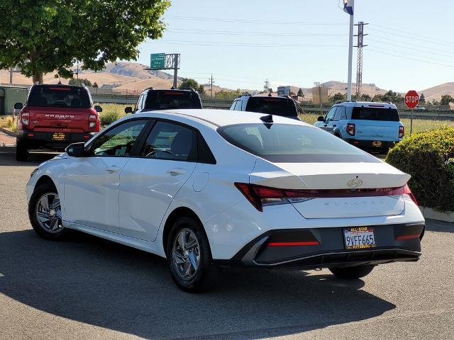 2025 Hyundai Elantra SE