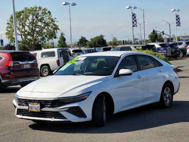 2025 Hyundai Elantra SE