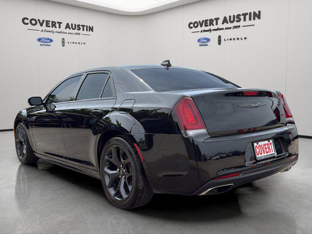 2023 Chrysler 300 Touring L