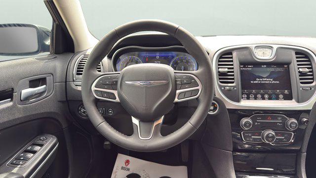 2023 Chrysler 300 Touring L